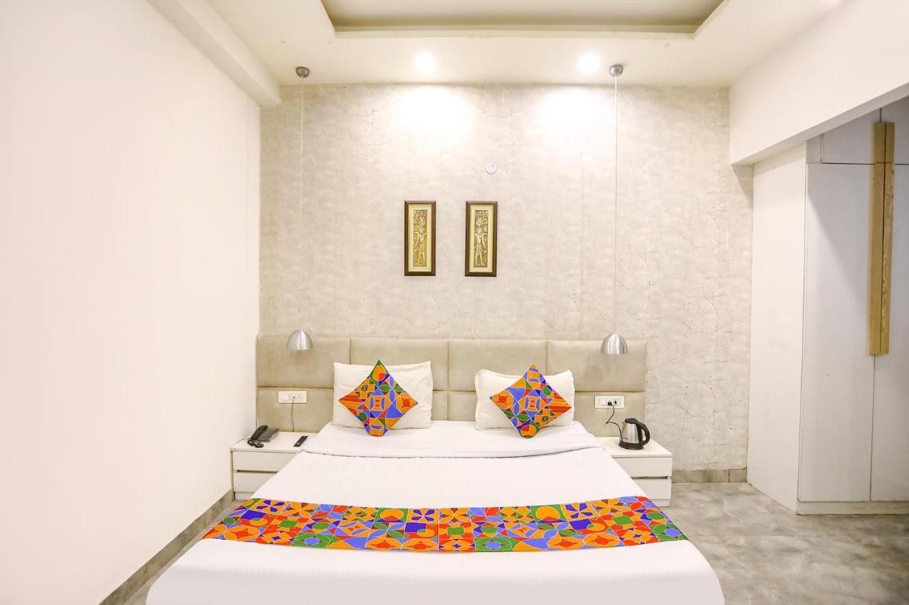 Fabhotel F9 Sector 19 Noida Exteriör bild