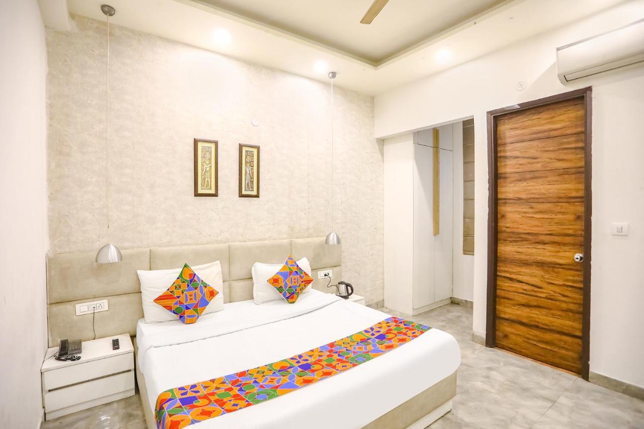 Fabhotel F9 Sector 19 Noida Exteriör bild