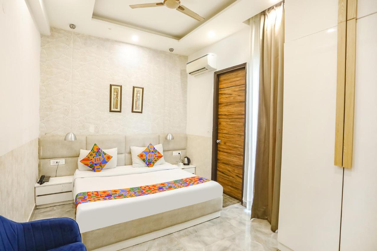 Fabhotel F9 Sector 19 Noida Exteriör bild