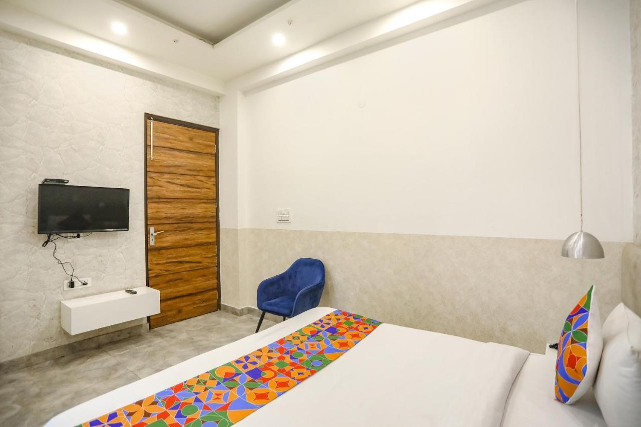 Fabhotel F9 Sector 19 Noida Exteriör bild